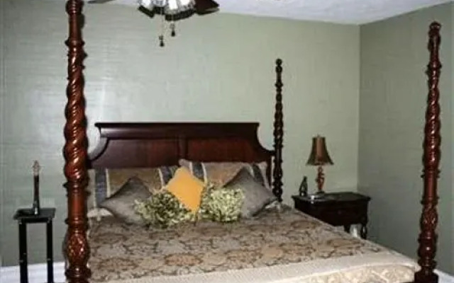 The Alexander Benjamin House Country Lodging