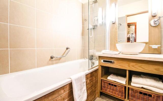 Exceptional 3 bed Penthouse with fireplace and stunning views