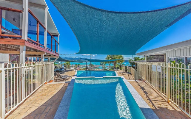 Airlie Sunset Waterview Apartment