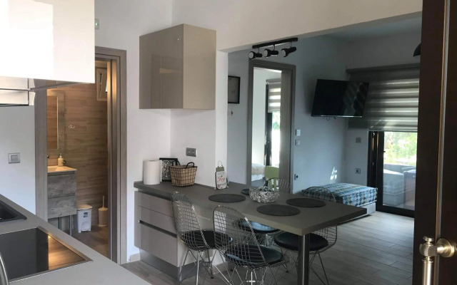 Chrysanthi Studios & Apartments