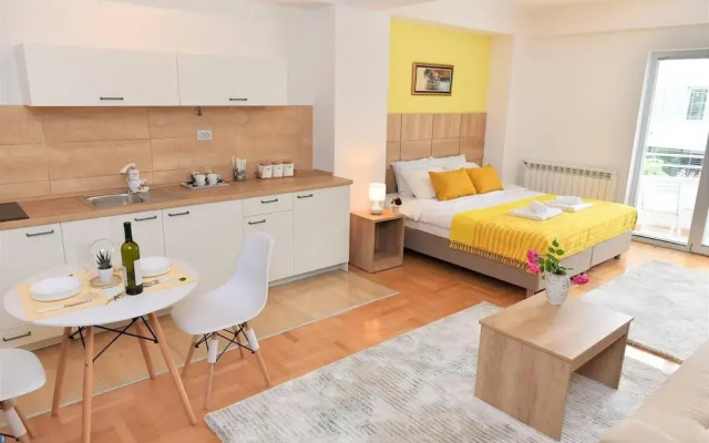 Unique Apartment Leninova