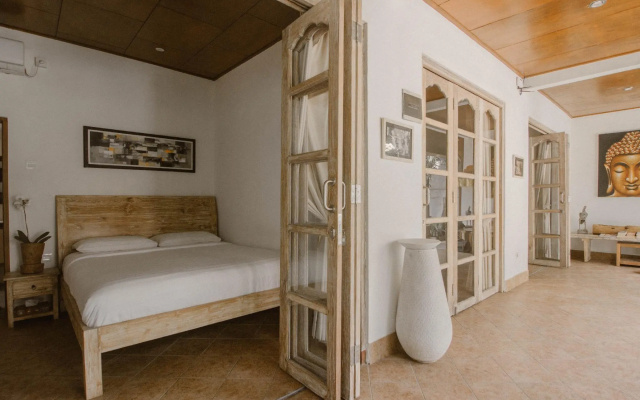 Bale Seminyak – Guest Rooms – Kerobokan Kelod
