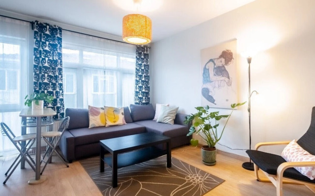 Flat With Balcony Near Bull Statue in Kadikoy