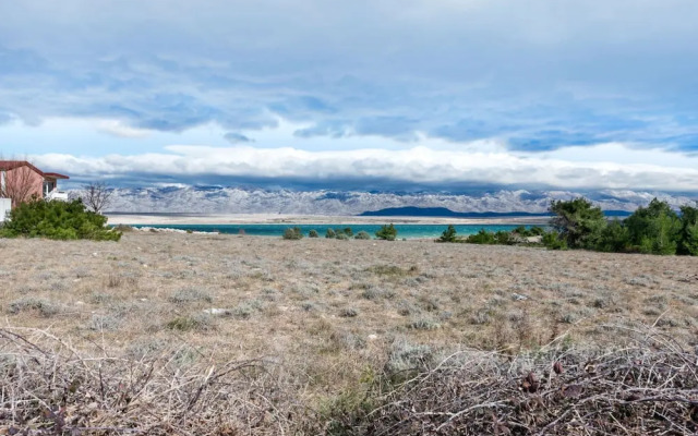 Snug Apartment in Vir near Sea