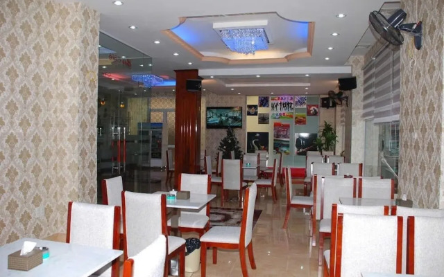 Duc Trung Hotel CB by Bayluxury