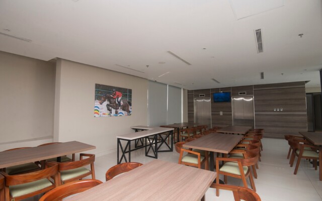 RedDoorz Plus @ Jakarta International Equestrian Park