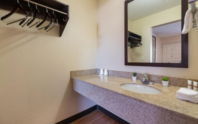 California Inn & Suites Rancho Cordova - Sacramento