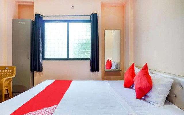 OYO 81205 Hotel Manikyaa