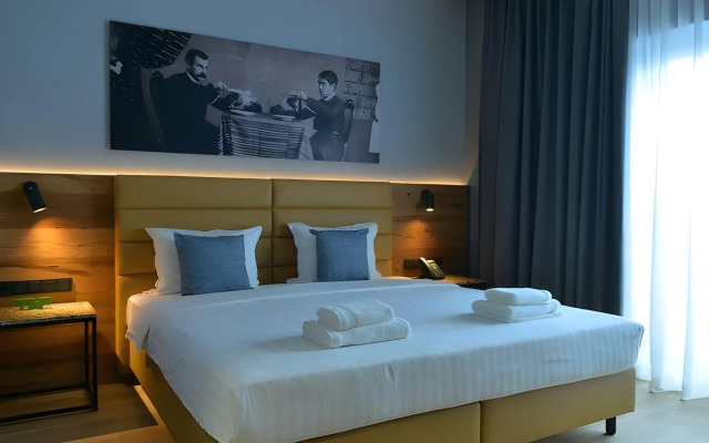 mk | hotel tirana