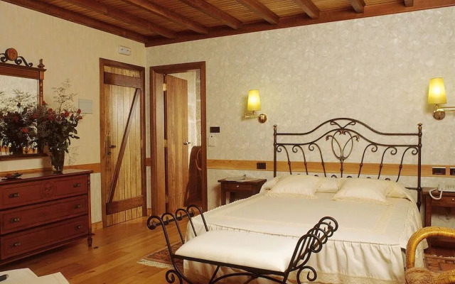 Rusticae Casa Antiga do Monte