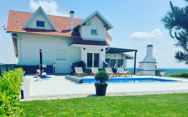 Villa Cerina With Outdoor Swimming Pool