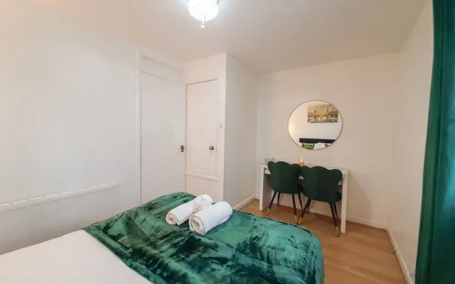 I Luv London Too! 1bed Stunnin Home Sleeps 3!