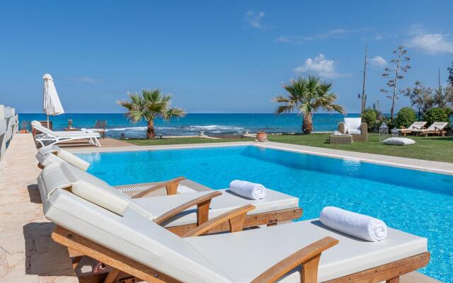 Beachfront Villa Diamond with a heated pool