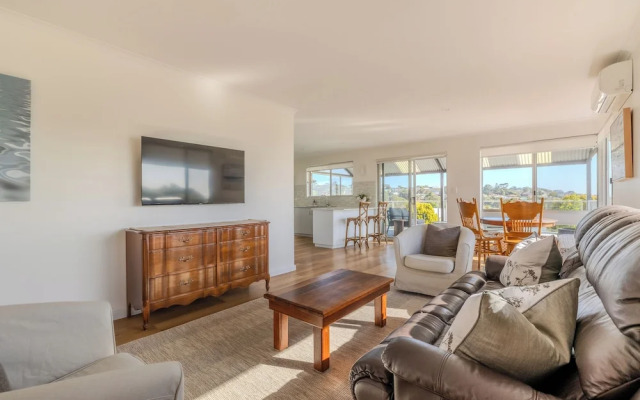 Seaview Heights by the BnB Collection