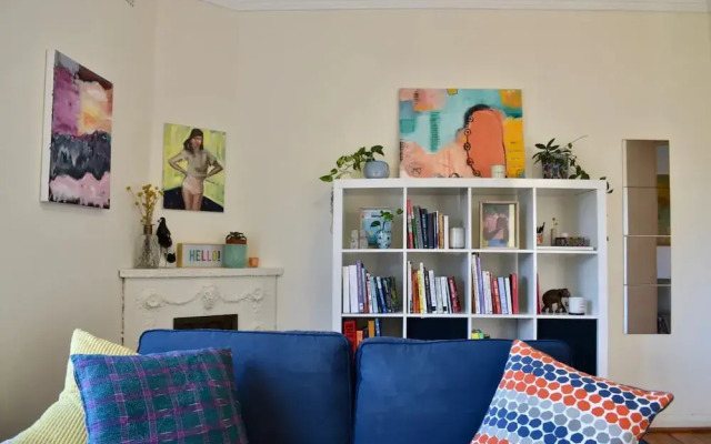 Bright Artist Apartment in Maroubra
