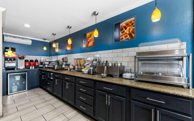 Best Western Delhi Inn