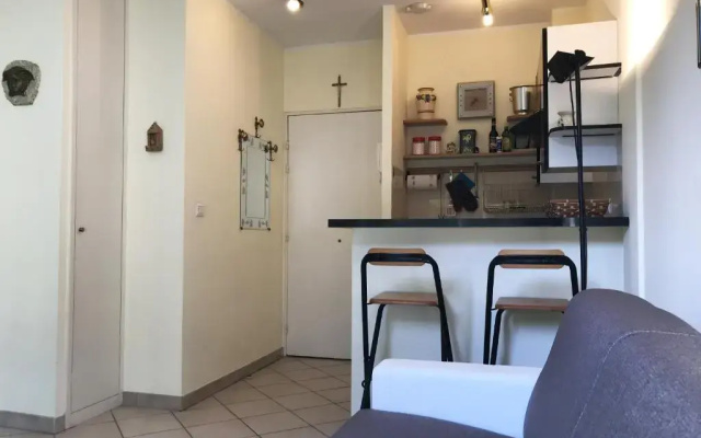 BH - 4 PEOPLE - Flat close to railway station and sea