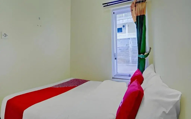 OYO 3298 Bromo Guest House Family