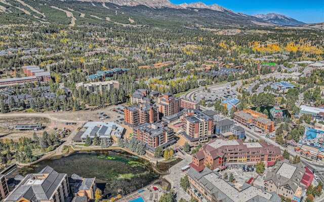 Your Next Vacay at Peak 9 Ski-in/ski-out