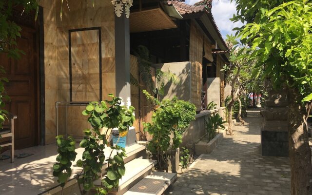 Ketut Bungalow Lembongan