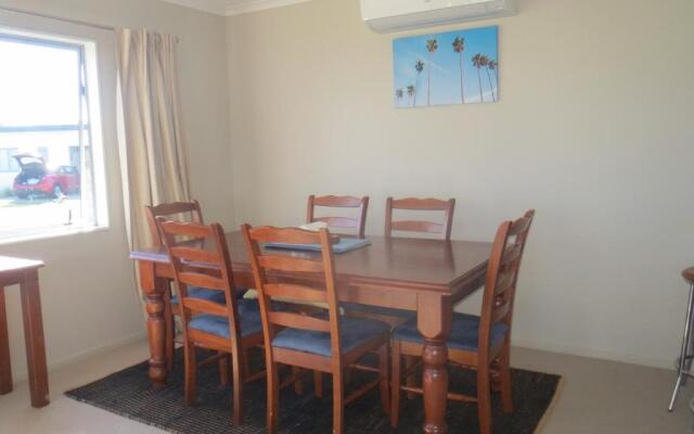 Hosts on the Coast Harbour Views