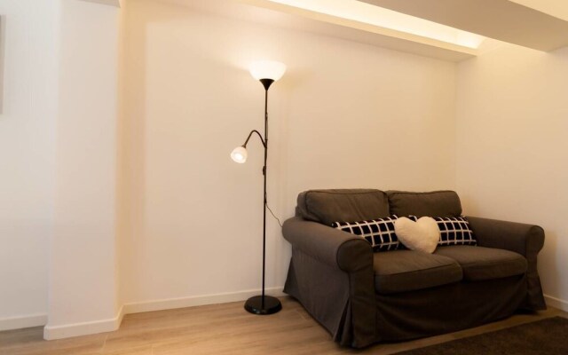 Spacious Basement in Alameda With Lovely Terrace!