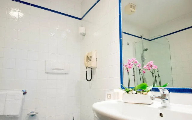 Отель Oasi Di Kufra Hotel