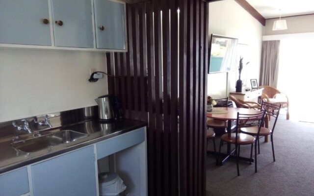 Redwood Lodge Motel