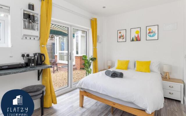Flatzy - Charming Garden Annexe in Aigburth with Kitchenette