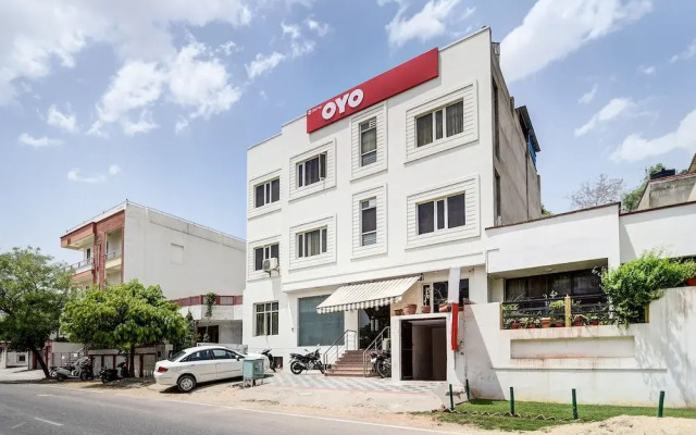 Oyo Flagship 28716 Panchasheel Enclave