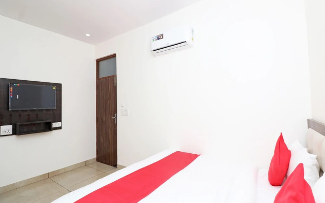 Oyo 28246 Rohtak Residency