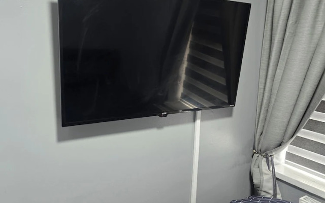 Manchester - House - Sleeps 6 - Parking - Garden