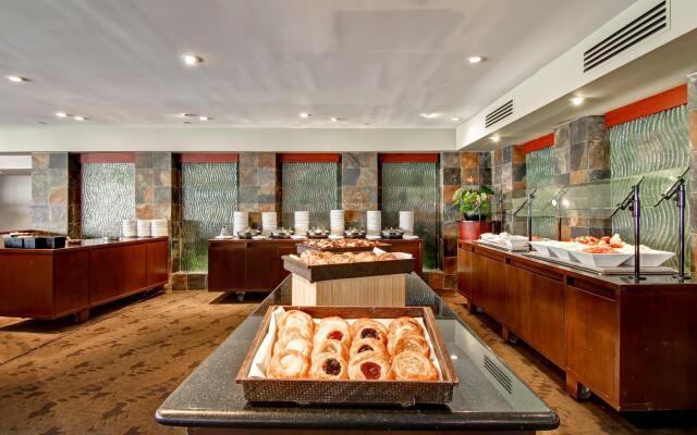 DoubleTree by Hilton Hotel Pleasanton at the Club