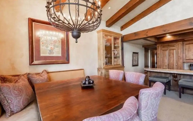 Village Center 5h 3 Bedroom Condo