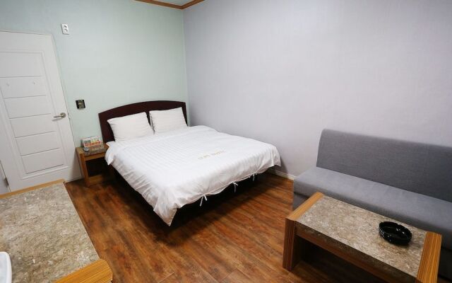 Alps Hotel