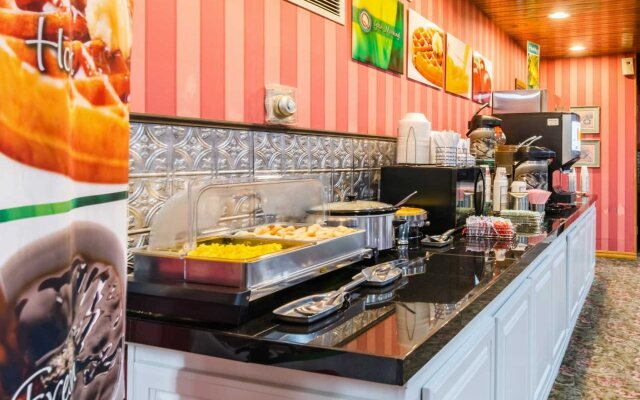 Econo Lodge Inn & Suites Oconto