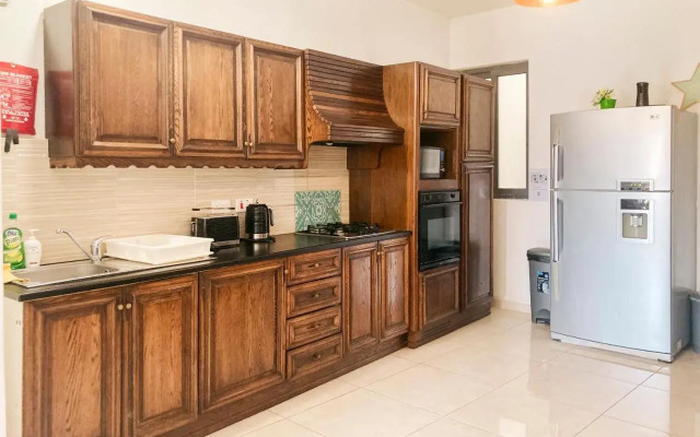 XL Central Home - Sleeps 10 people