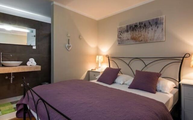 Holiday Home Secret Garden