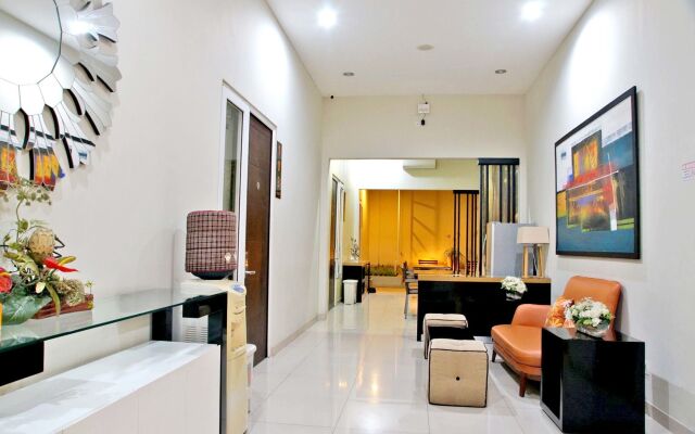 RedDoorz near Plaza Marina