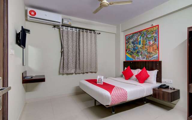 OYO 11916 Varcity Plaza