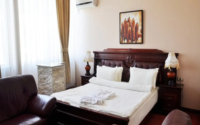 Royal Hotel & Spa