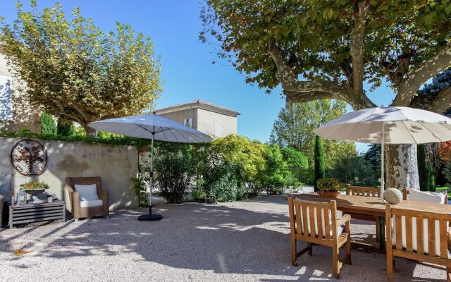 Spacious Castle in Jonquieres with Swimming Pool