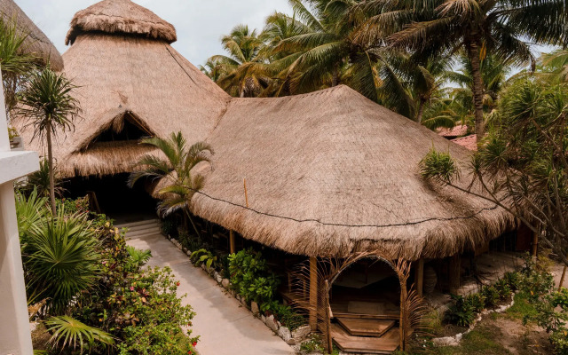 Petit Lafitte Hotel