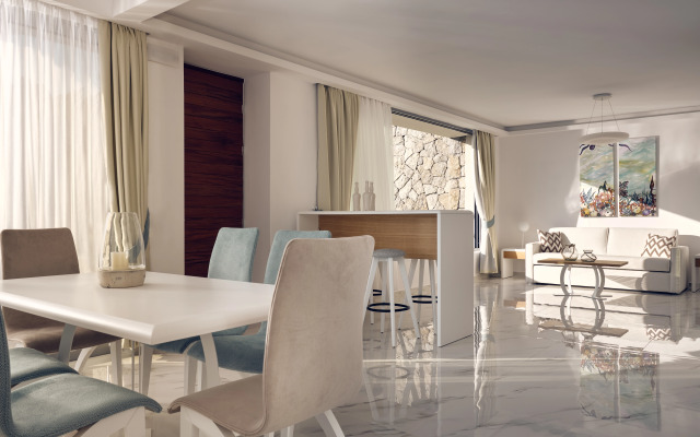ΑRCS Suites & Residences