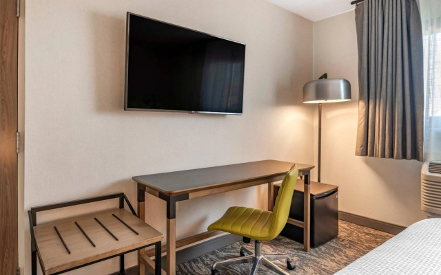 Fairfield by Marriott Inn & Suites Providence Airport Warwick