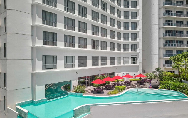 Novotel Suites Manila at Acqua