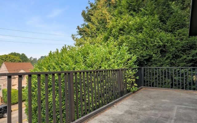 Seattle Vacation Home: The Hawks' Nest