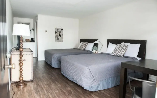 Carriage House Motor Inn