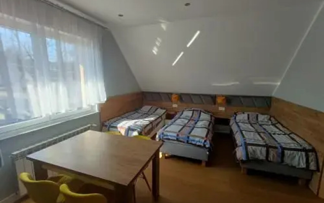 Noclegi u Moni