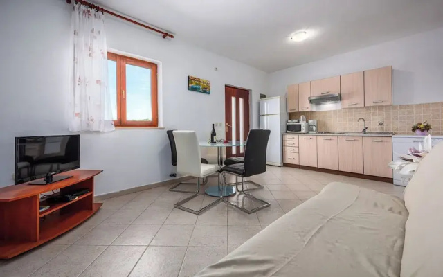 Apartment in Drenje Near Jadrena Beach